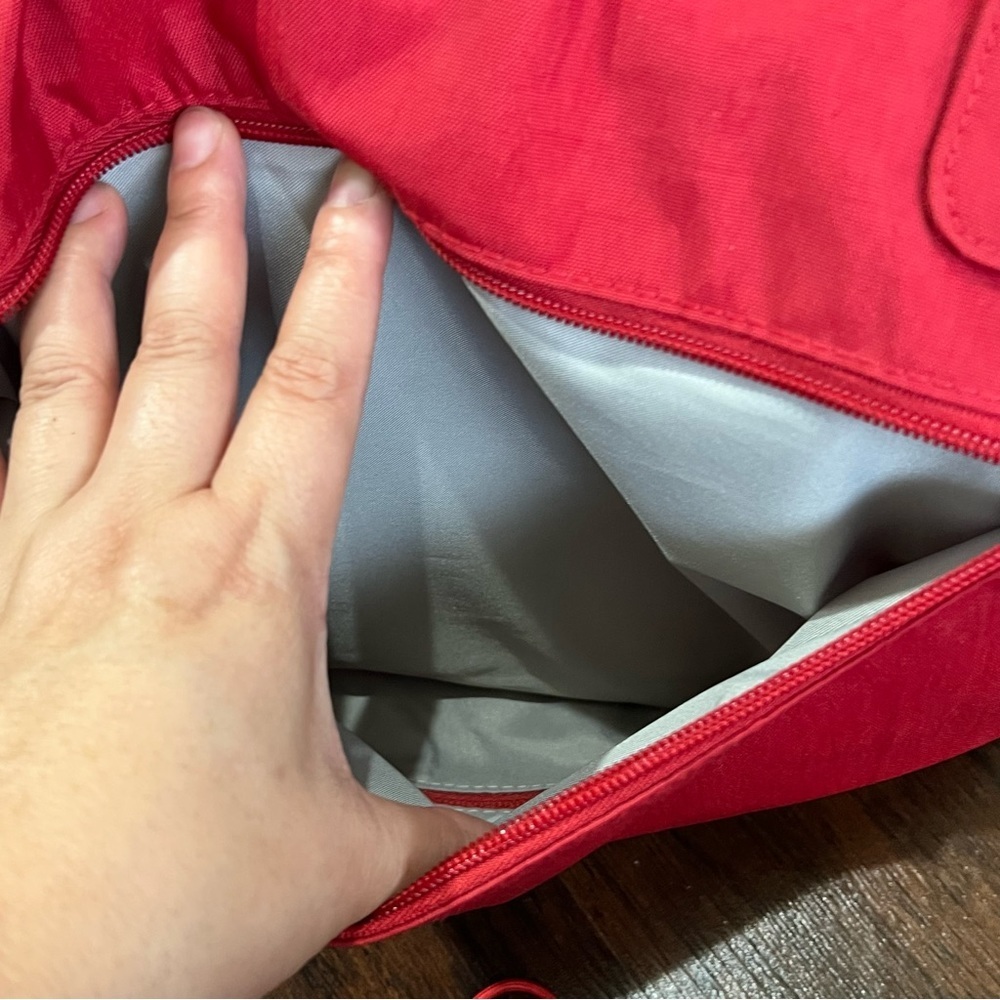BAGGALLINI laptop travel bag. Red 12”x13” Nylon convertible with many pockets - Picture 16 of 16